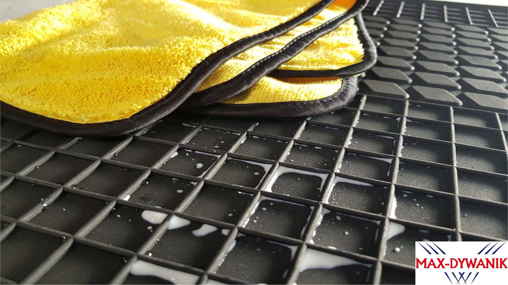 czyszczenie gumowych dywaników samochodowych
